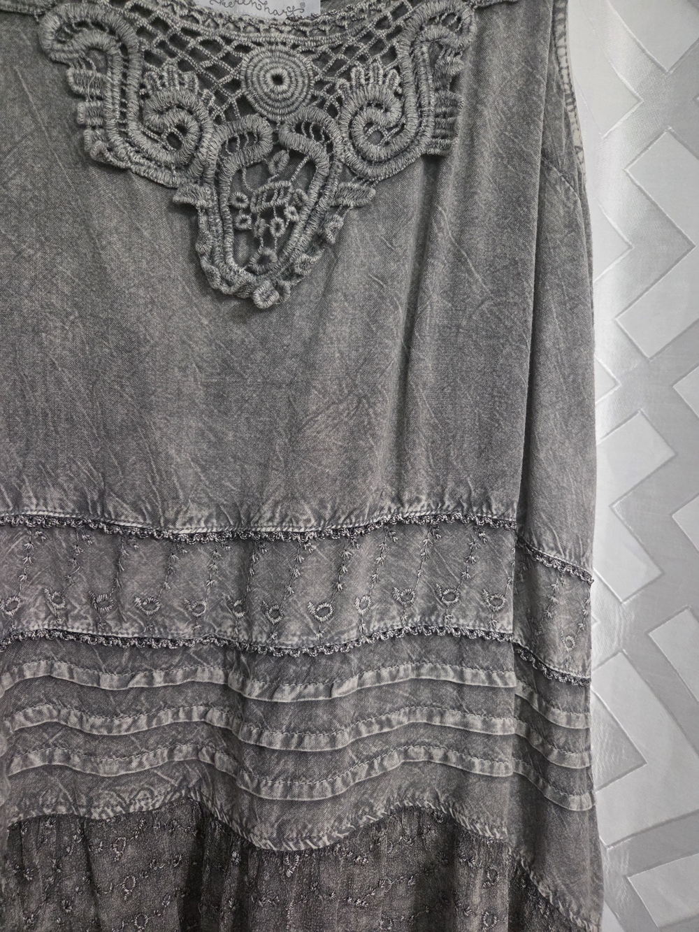 Derek Heart Gray Crochet-Trim Sleeveless Camisole - Picture 2 of 4